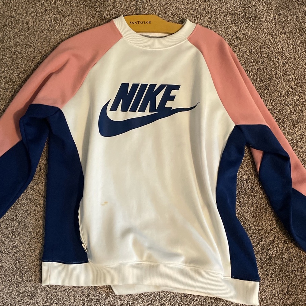 Womens Nike crewneck Medium